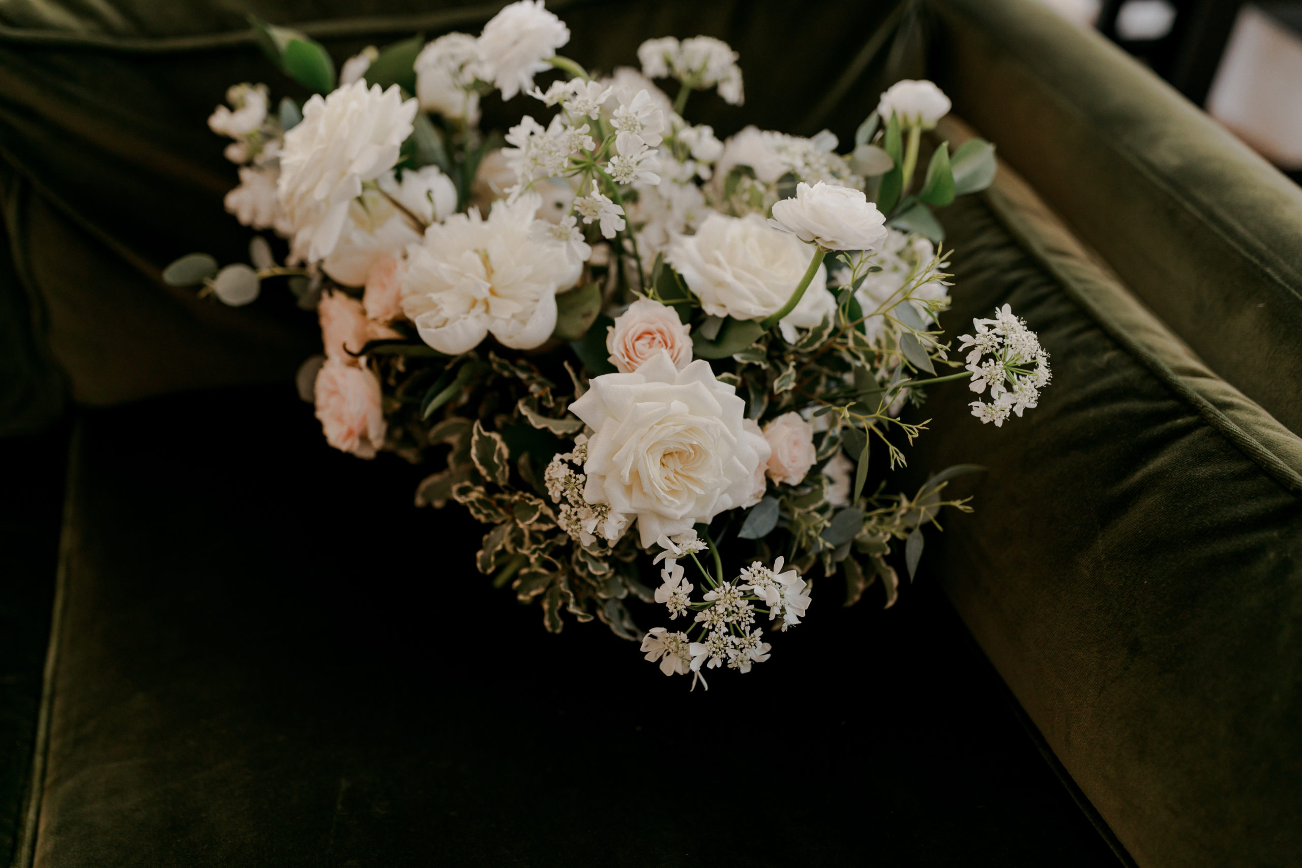florals for Detroit elopement wedding at the Shinola hotel